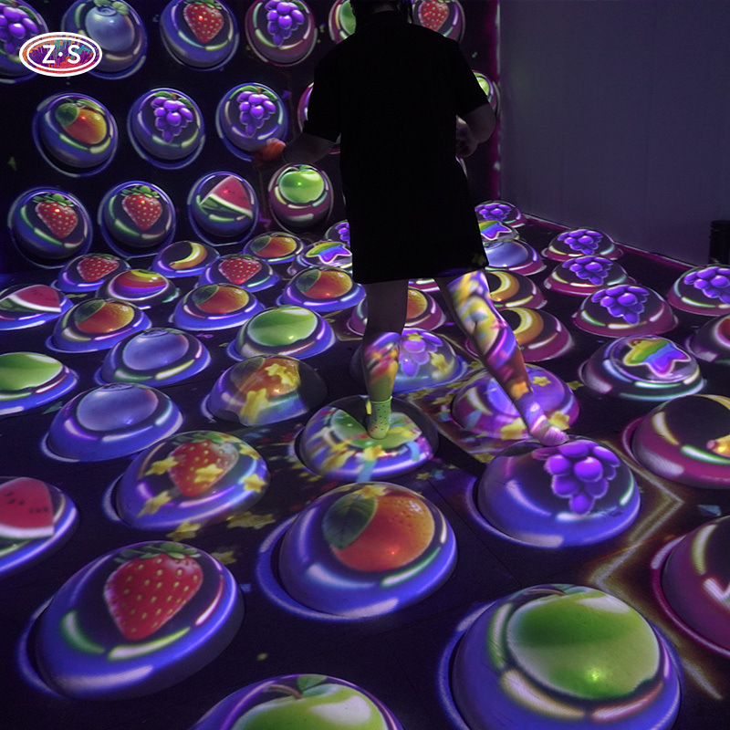 Sistema di gioco interattivo per proiettori Immersive Bouncing Sphere per il gioco attivo
