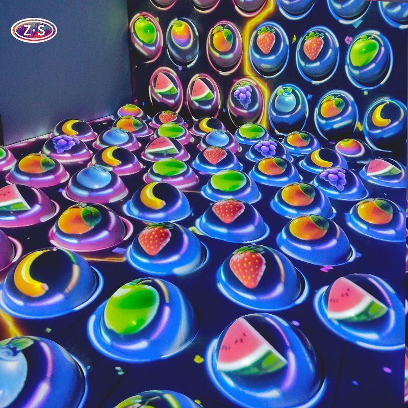 Proyeksi Immersive Berskala Besar Immersive Bouncing Sphere Untuk Pusat Rekreasi